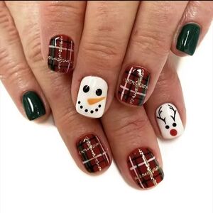 Festive Christmas Nail Art